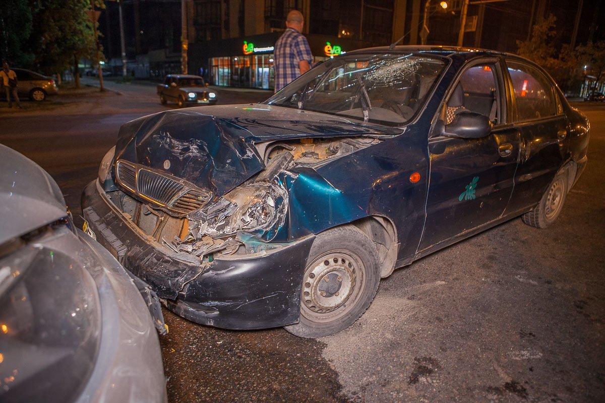 В автомобиле ехало трое людей