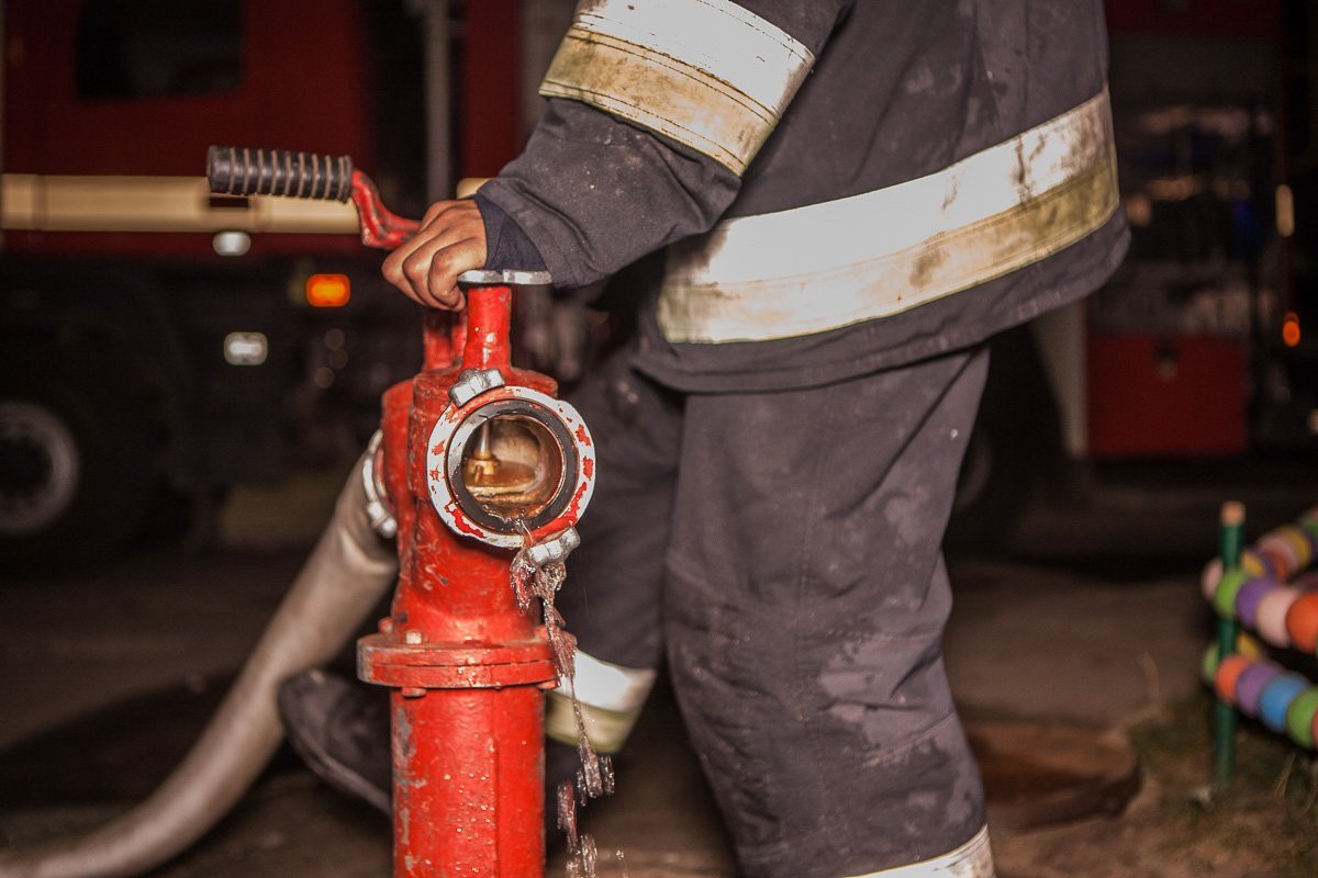 По словам соседей, в квартире проживает одинокий мужчина