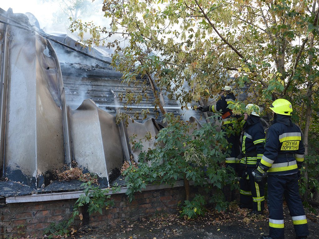 Чтобы полностью ликвидировать пожар спасателям понадобилось около часа