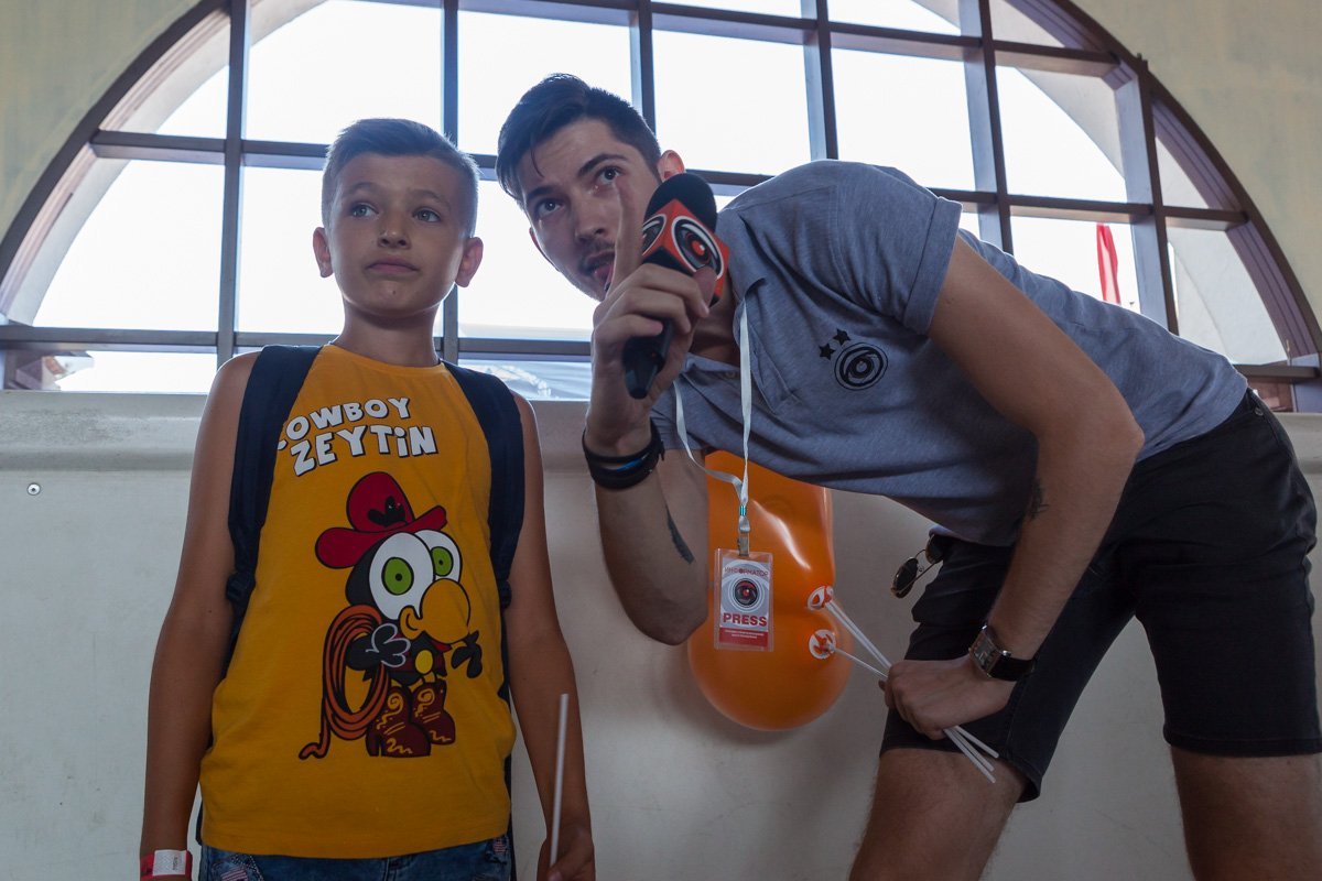 Смотри в камеру