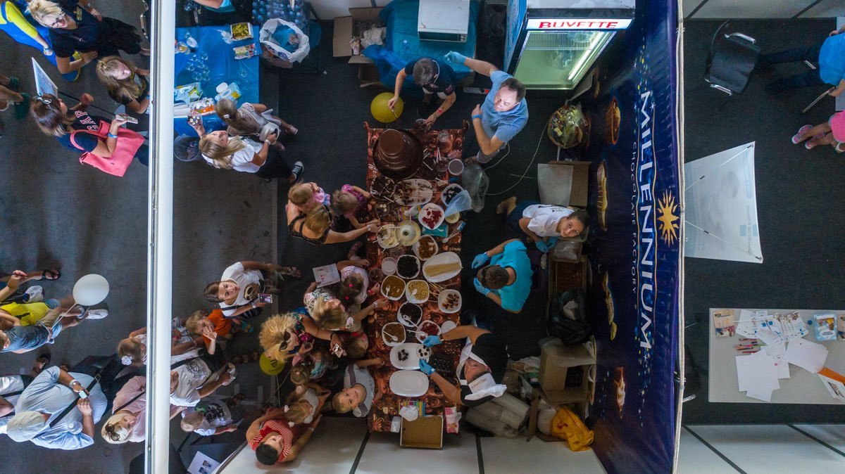 Здесь можно было приготовить шоколадные конфеты Здесь можно было приготовить шоколадные конфеты