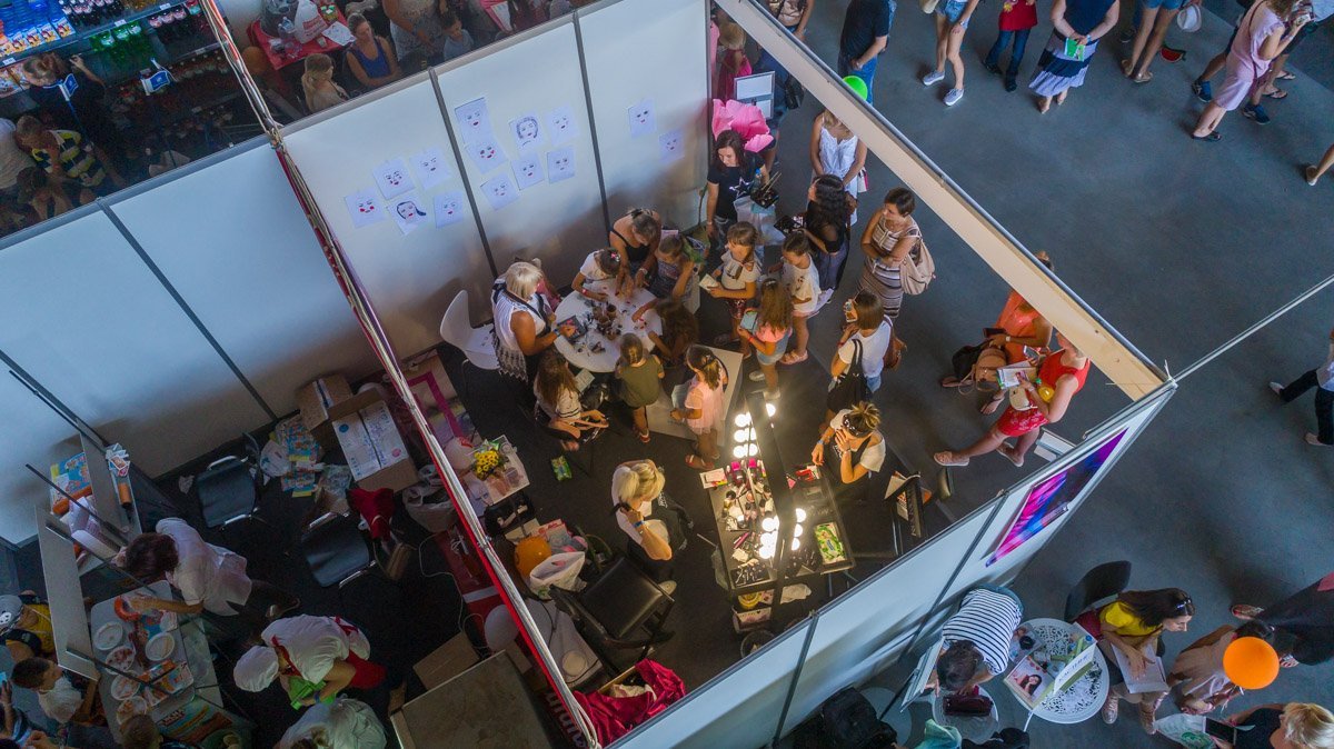 Здесь дети и подростки могут попробовать себя в разных профессиях и поучаствовать в мастер-классах Здесь дети и подростки могут попробовать себя в разных профессиях и поучаствовать в мастер-классах