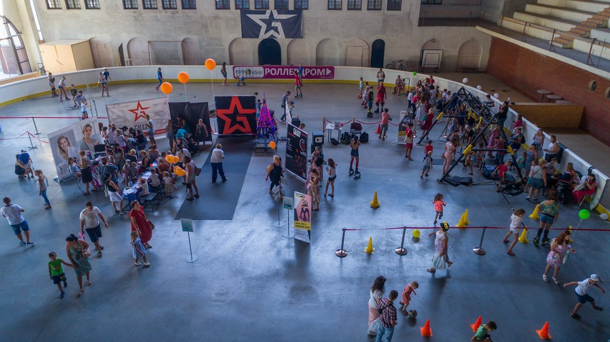 Для спортивных ребят приготовили ролледром Для спортивных ребят приготовили ролледром