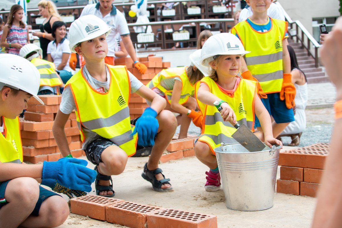 Одной из самых популярных профессий оказался строитель Одной из самых популярных профессий оказался строитель