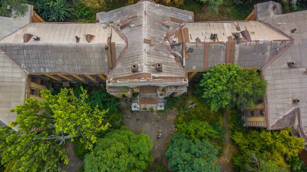 Упадок величайшего здания Упадок величайшего здания