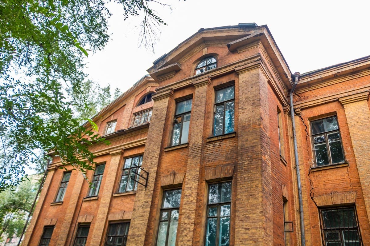 Дом охраны здоровья трещит по швам Дом охраны здоровья трещит по швам