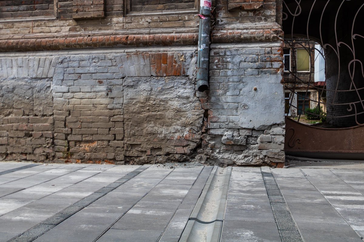 Немного промазали