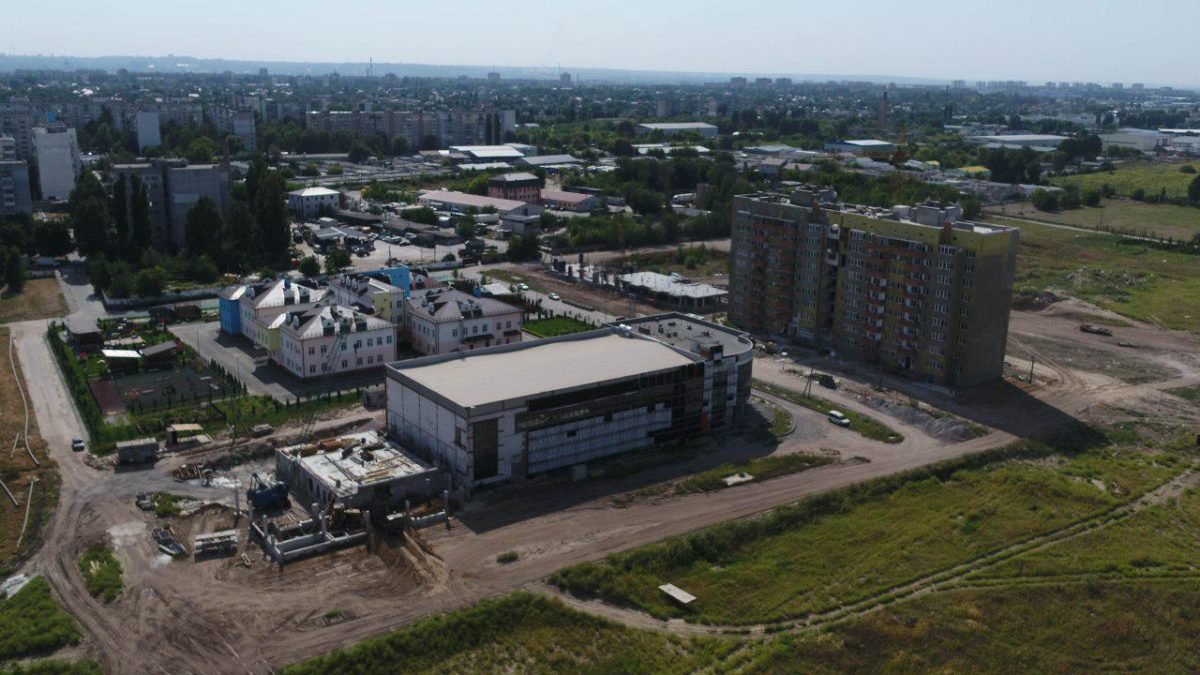 Рядом с ним - дом на 106 квартир и детский сад на 220 мест, построенный еще в 2016 году