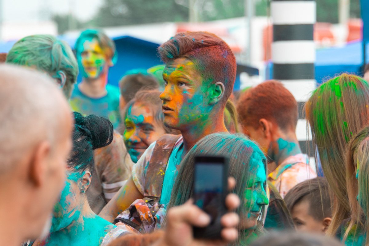 И все немного напряглись