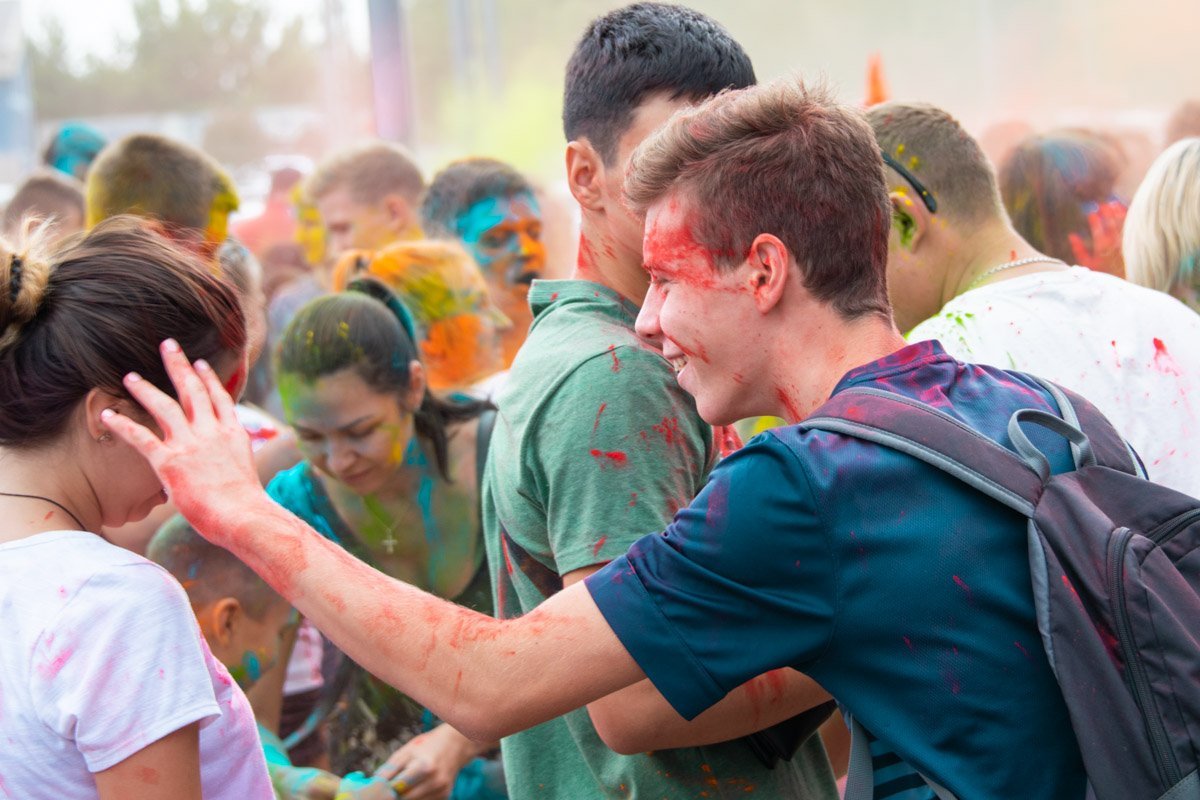 Держи еще немного краски на лоб!