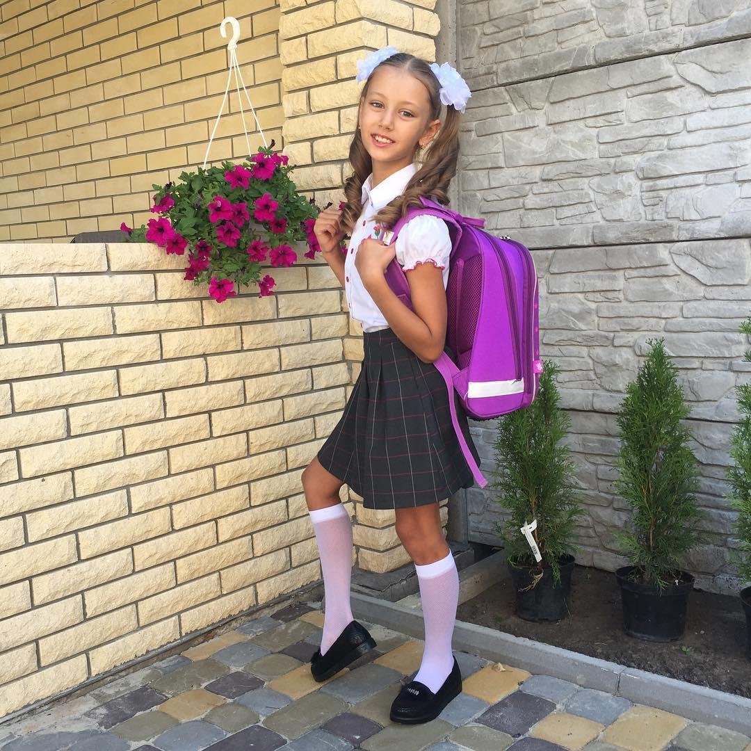 Гольфики, бантики и тяжелющий рюкзак - все по канону