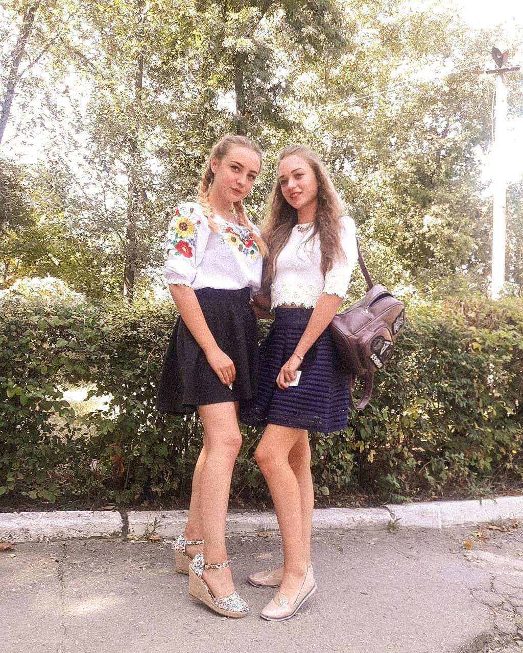 Вышиванки - хорошая тенденция для школ и универов