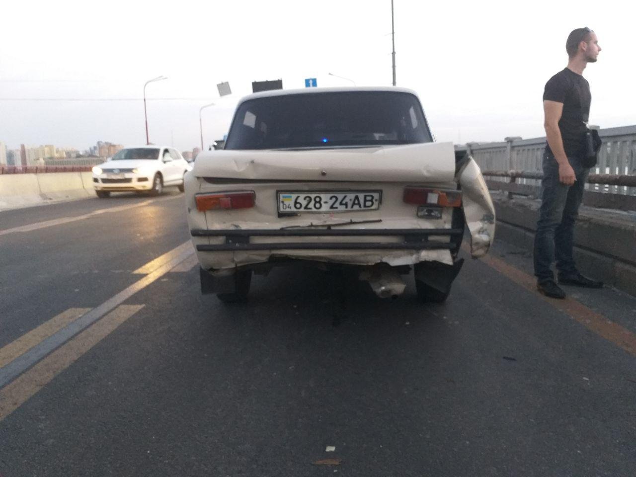 Авария произошла в центре моста