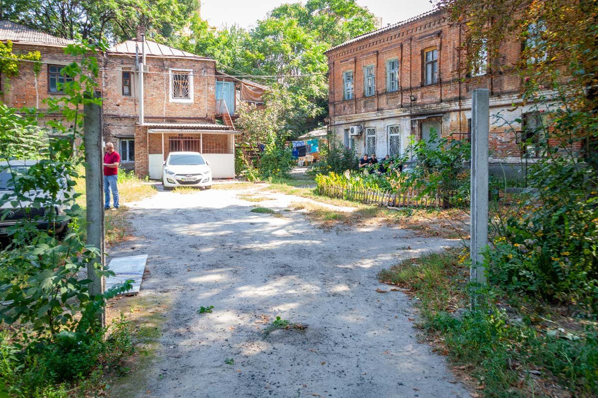 В центре Днепра демонтировали забор