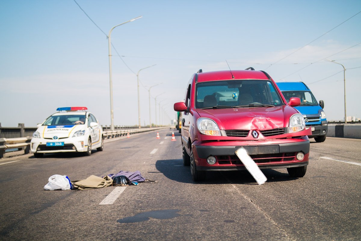 В результате аварии пострадал водитель скутера