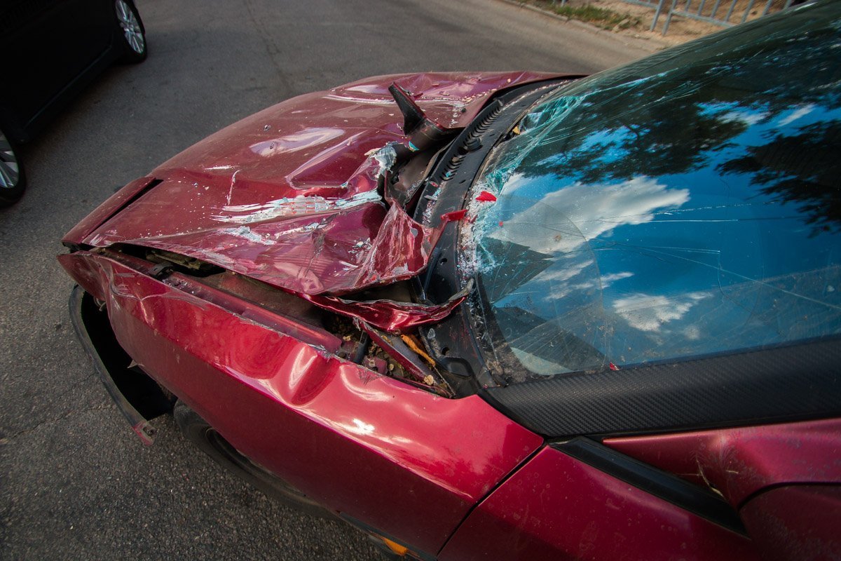 Автомобиль Mazda получил серьезные повреждения Автомобиль Mazda получил серьезные повреждения