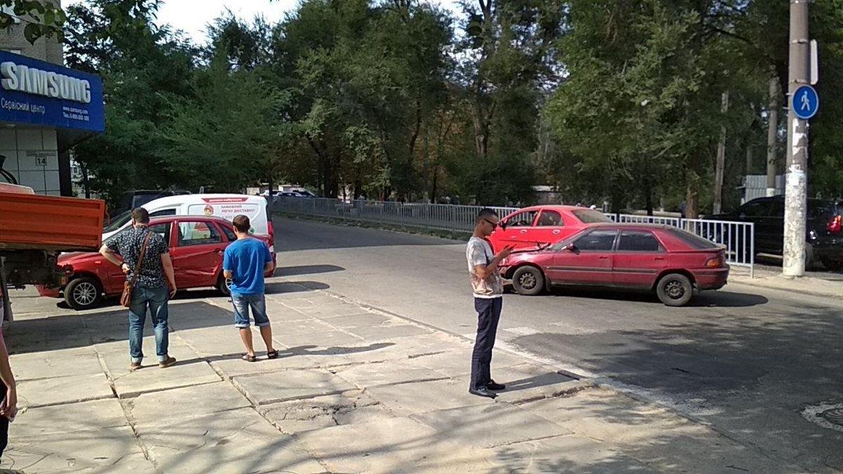 Манипулятор съехал задом вниз при неизвестных обстоятельствах Манипулятор съехал задом вниз при неизвестных обстоятельствах