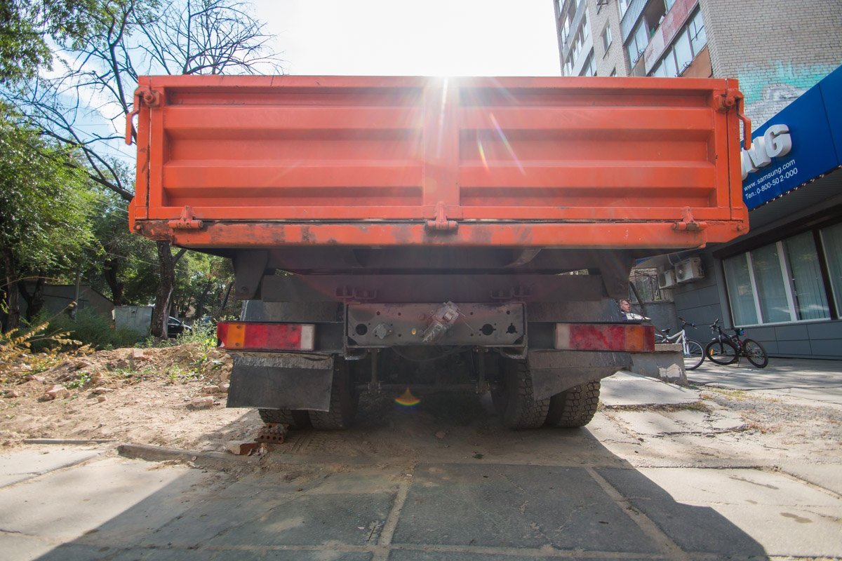 На момент ДТП водители транспортных средств отсутствовали На момент ДТП водители транспортных средств отсутствовали