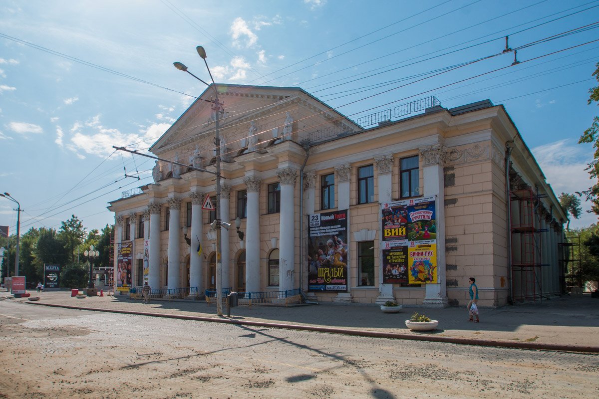 Уже более 100 лет тут стоит театр Уже более 100 лет тут стоит театр