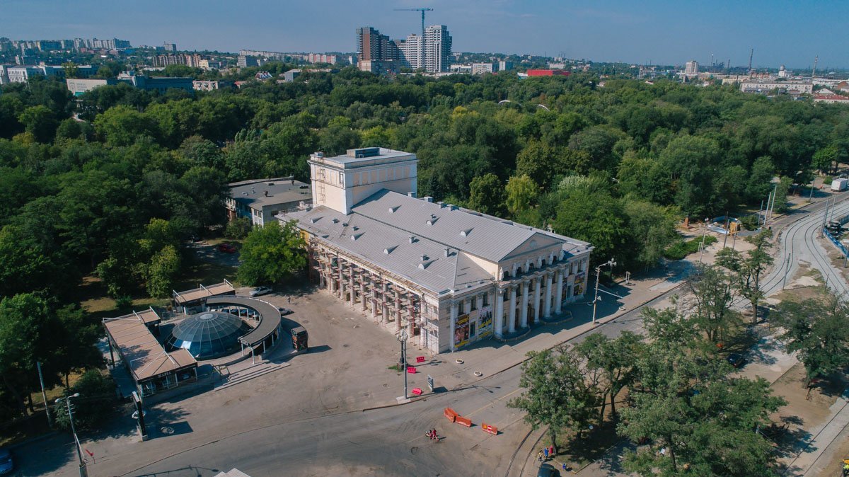 Сейчас театр реконструируют Сейчас театр реконструируют