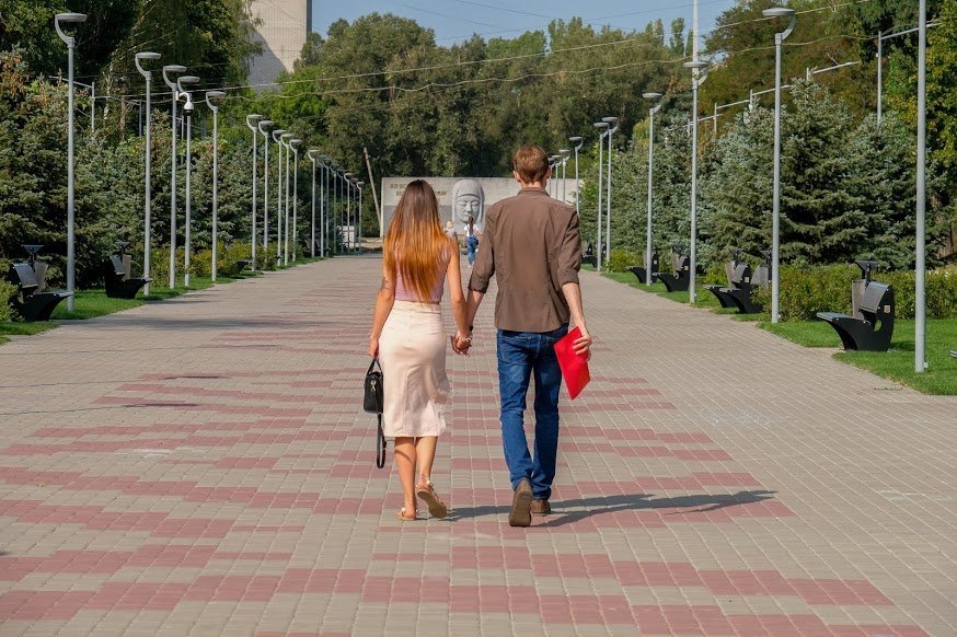 «Музыкальный» фонтан и японские сакуры: в Новомосковске завершают реконструкцию центральной площади города 2