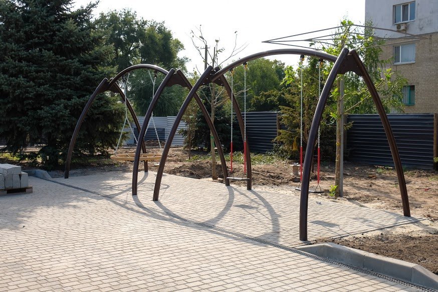 «Музыкальный» фонтан и японские сакуры: в Новомосковске завершают реконструкцию центральной площади города 13