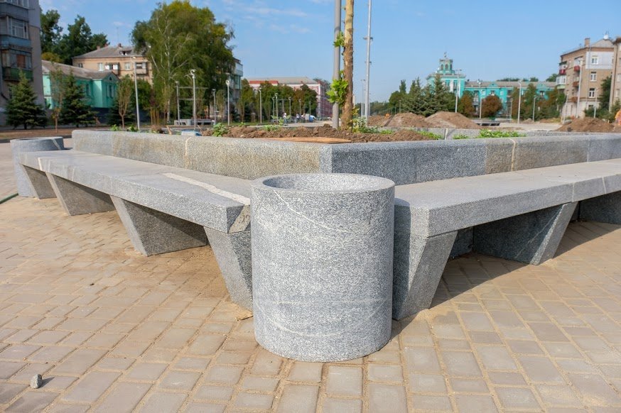 «Музыкальный» фонтан и японские сакуры: в Новомосковске завершают реконструкцию центральной площади города 14