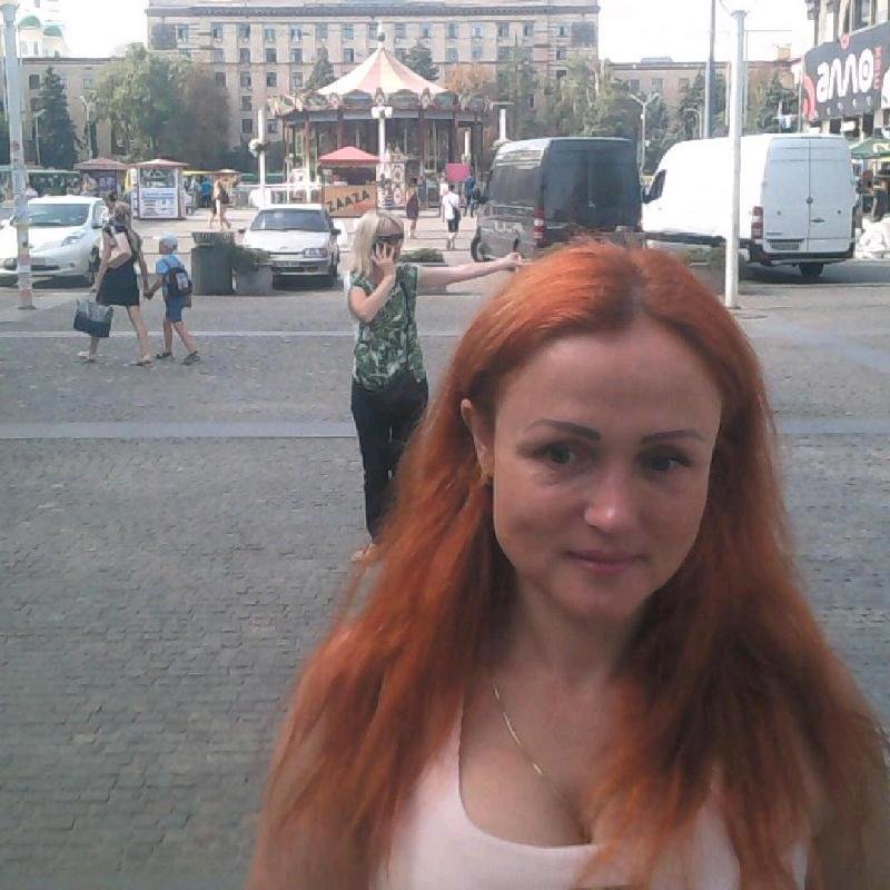 Делаешь селфи и тут кто-то чешет твою голову