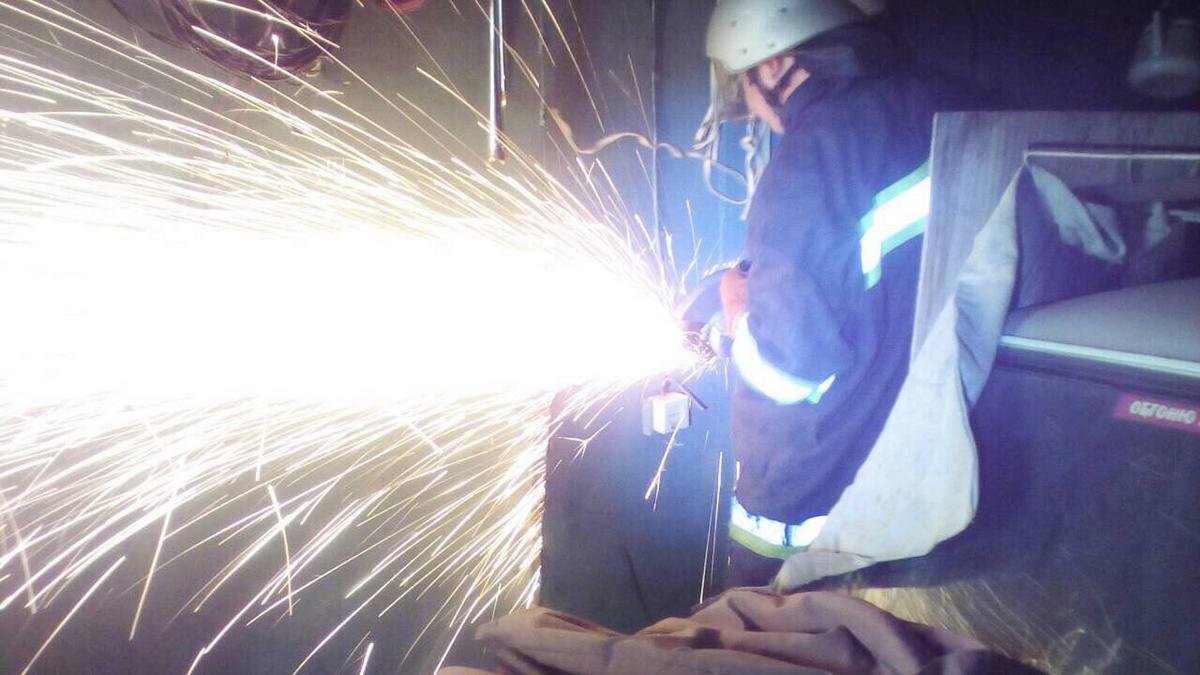 На помощь собаке пришли спасатели аварийно-спасательного отряда ГУ ГСЧС