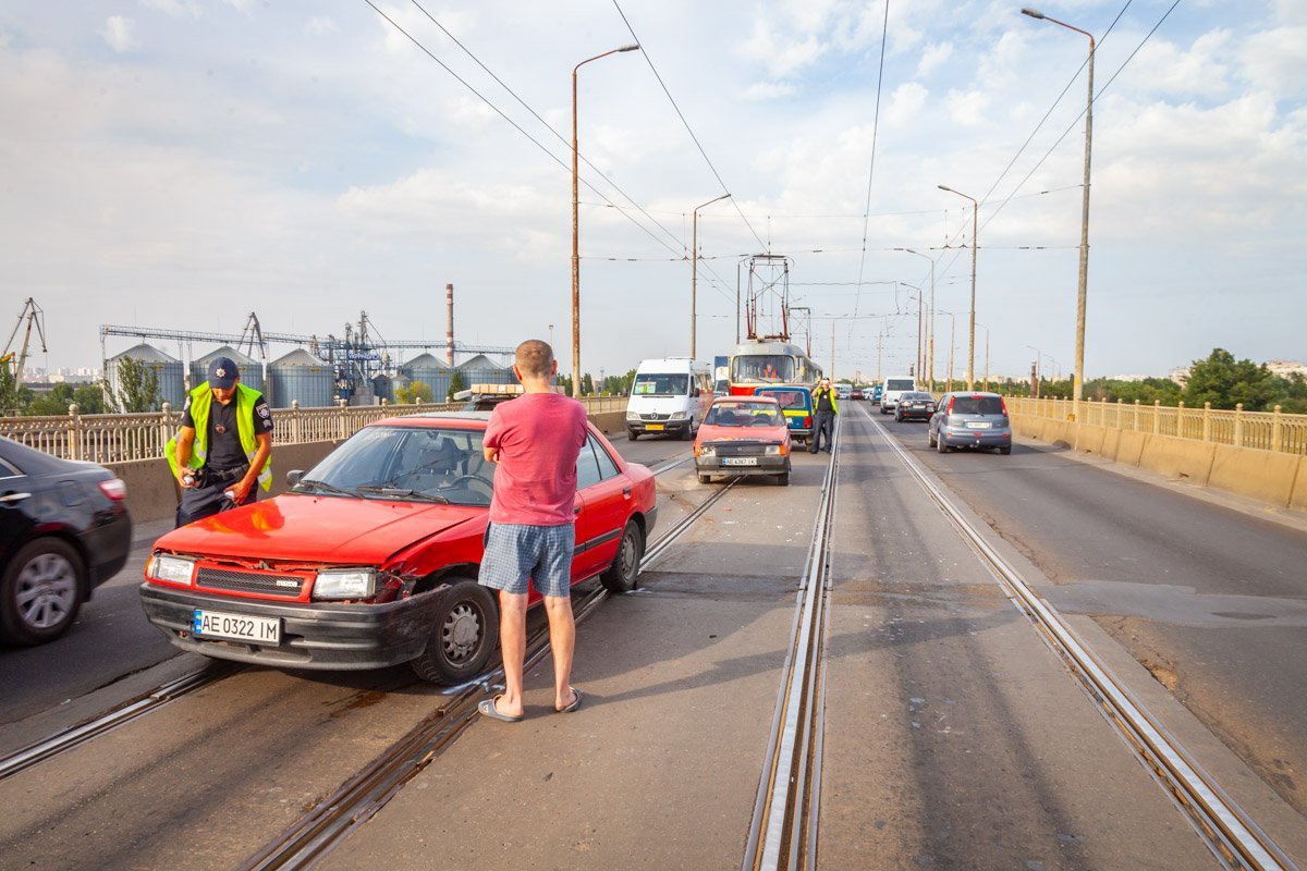 Из-за аварии остановились трамваи