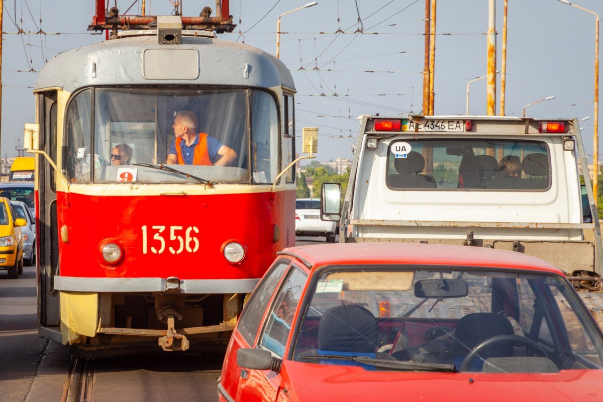 На Амурском мосту столкнулись "Таврия" и Mazda