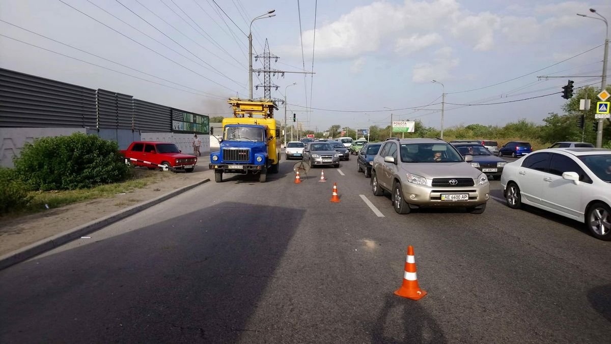 На месте с раннего утра работает аварийная служба На месте с раннего утра работает аварийная служба