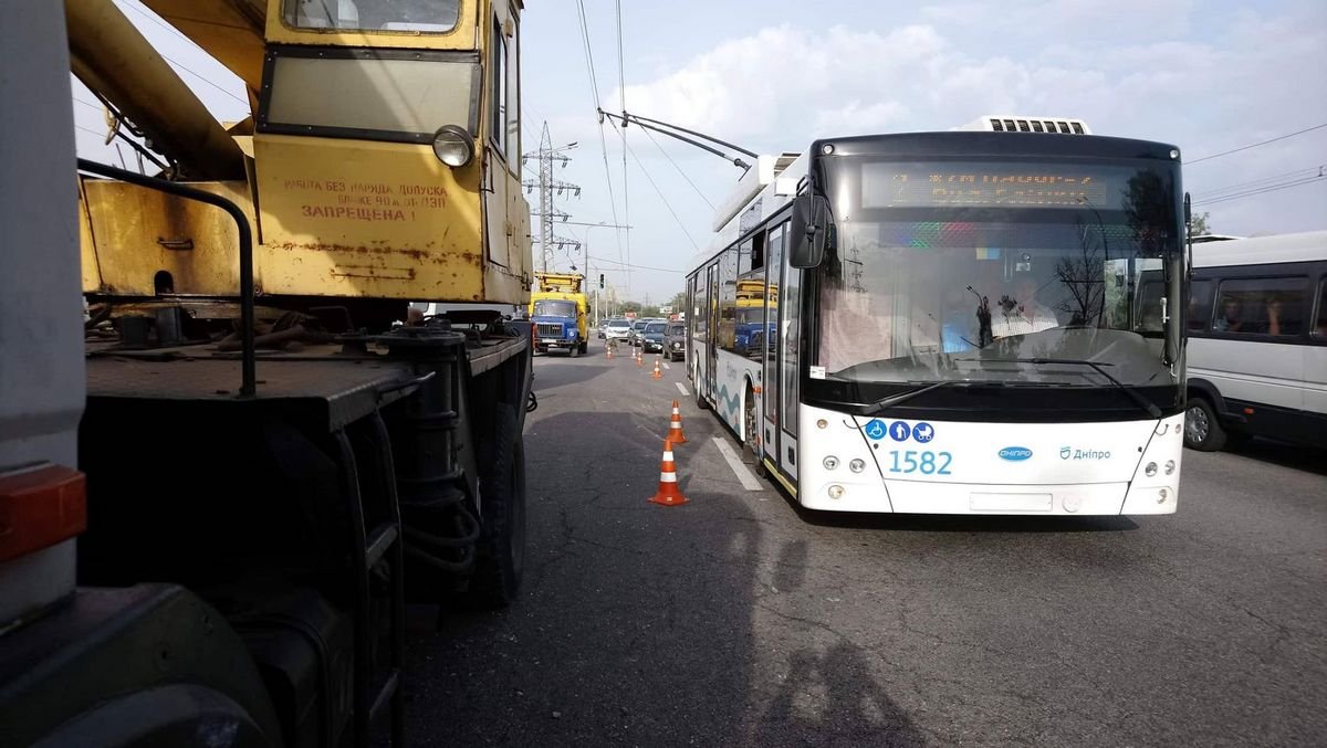 Троллейбусы с трудом, но проезжают. Периодически собирается пробка Троллейбусы с трудом, но проезжают. Периодически собирается пробка