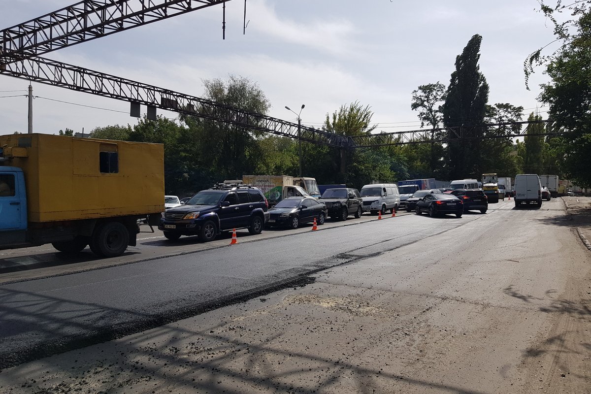 С двух сторон на улице Щепкина образовалась огромная пробка