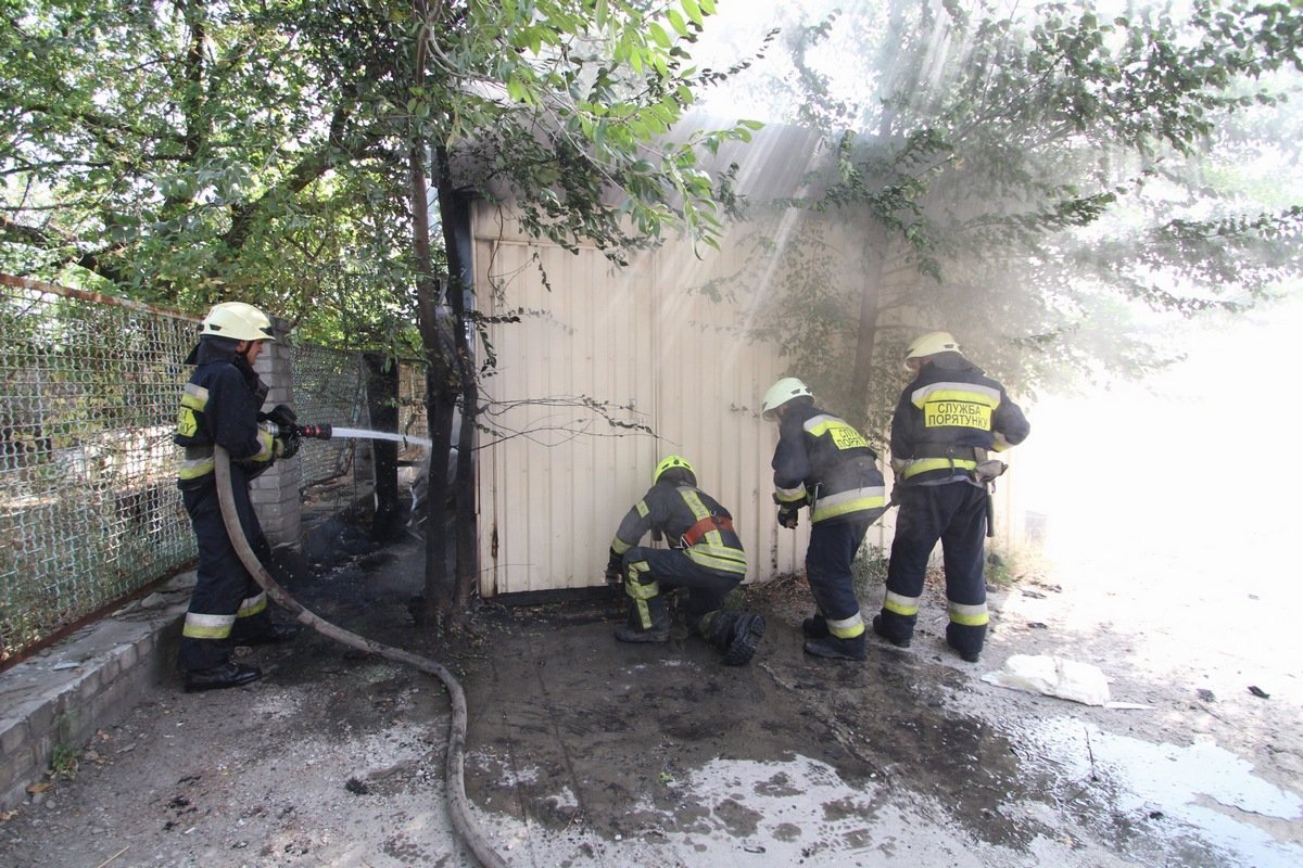 Потушить лоток удалось за 15 минут Потушить лоток удалось за 15 минут