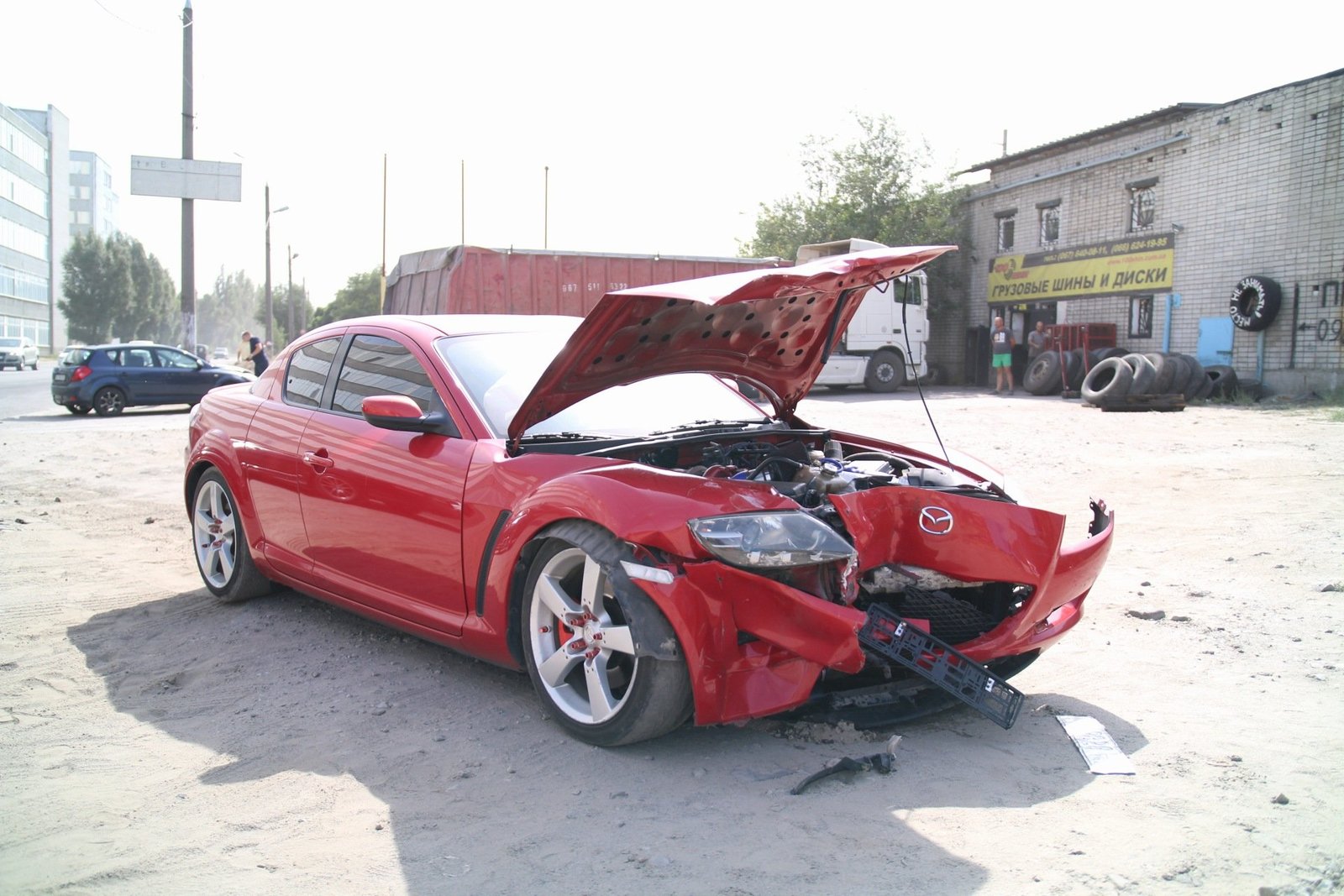 Пострадал водитель автомобиля Mazda RX, хоть в машине и сработали подушки безопасности Пострадал водитель автомобиля Mazda RX, хоть в машине и сработали подушки безопасности