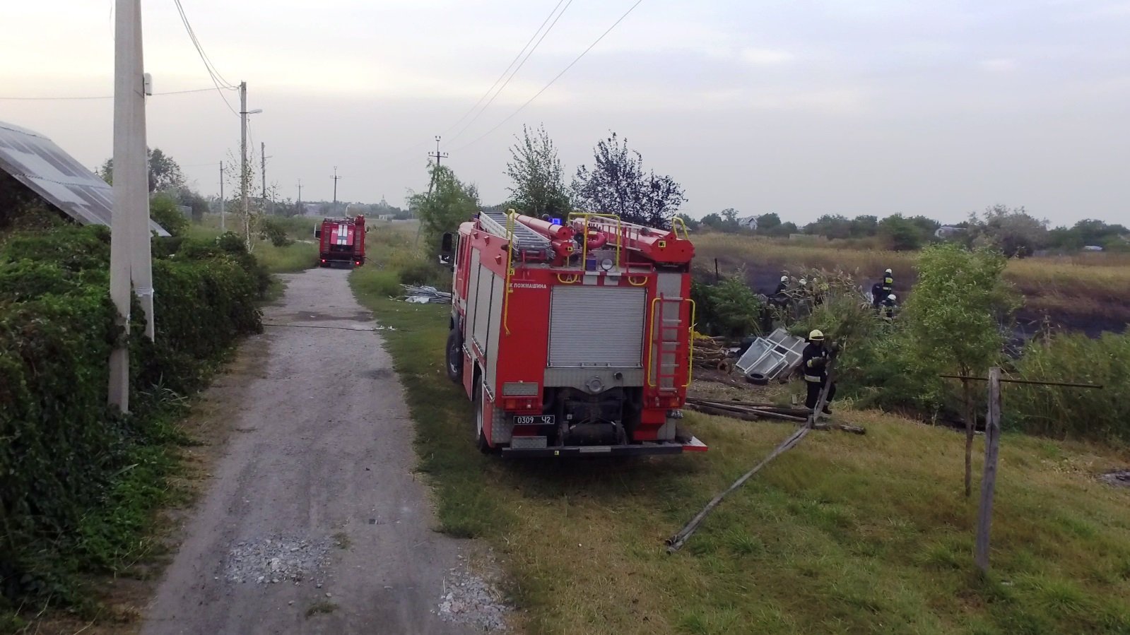 Прибывшая на место бригада пожарных, оценив масштаб возгорания, вызвала подмогу Прибывшая на место бригада пожарных, оценив масштаб возгорания, вызвала подмогу
