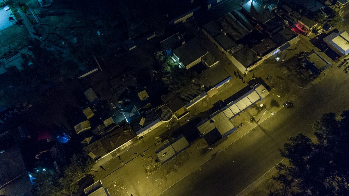 В ночь с 6 на 7 сентября на улице Калиновой начали демонтировать МАФы В ночь с 6 на 7 сентября на улице Калиновой начали демонтировать МАФы