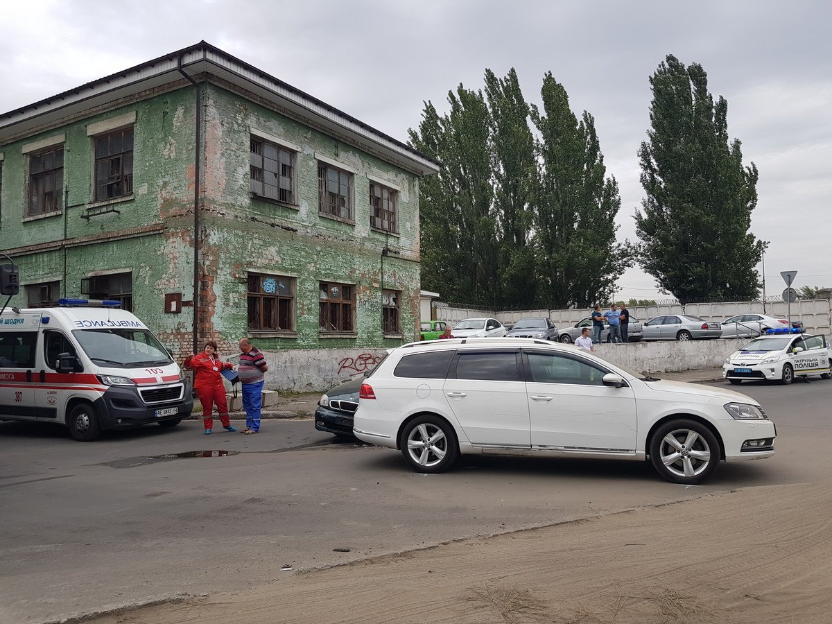 7 сентября, около 15:30, на углу улиц Яхненковской и Симиренковской столкнулись Daewoo Lanos и Volkswagen 7 сентября, около 15:30, на углу улиц Яхненковской и Симиренковской столкнулись Daewoo Lanos и Volkswagen