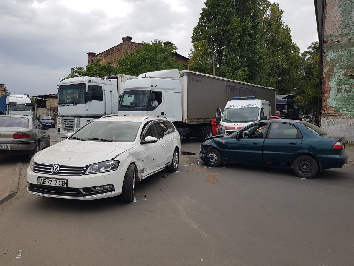 В инциденте пострадала девочка, которая ехала в Volkswagen В инциденте пострадала девочка, которая ехала в Volkswagen