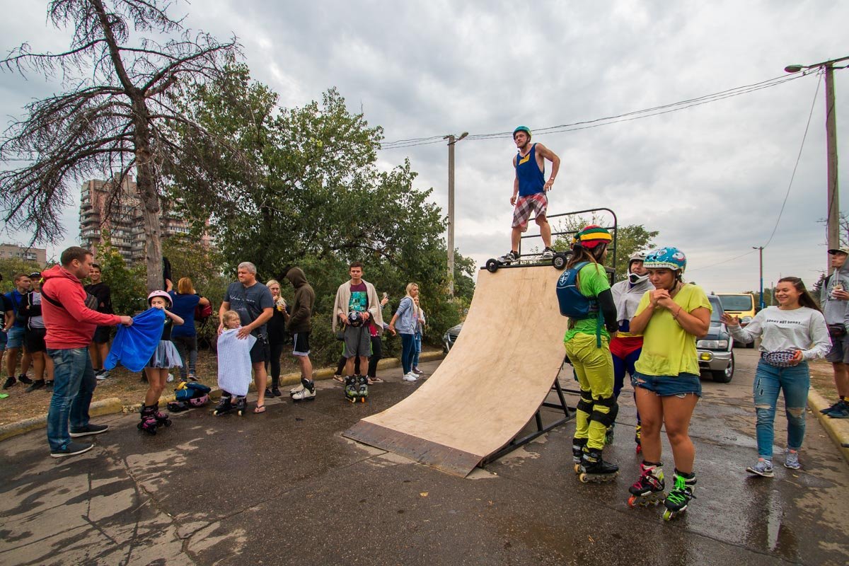Одним из основных событий сегодняшнего празднования стали соревнования по прыжкам в воду - Big Water Jump Contest
