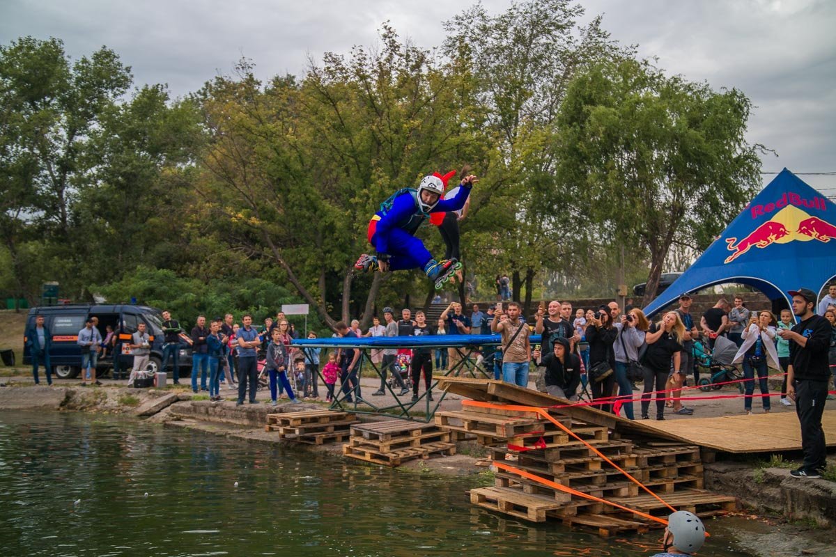 Соревнования начались с так называемой “раскатки” спортсменов и которая длилась около 30 минут