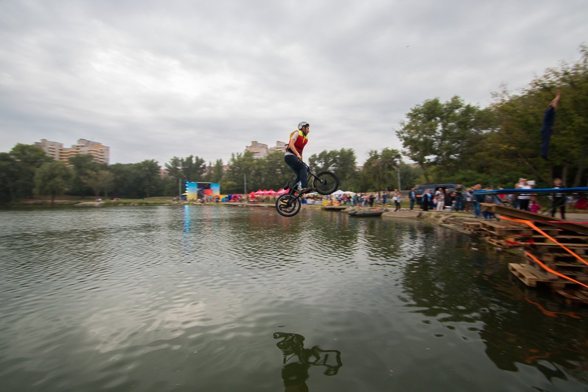 Основной трамплин в воду завершает секцию