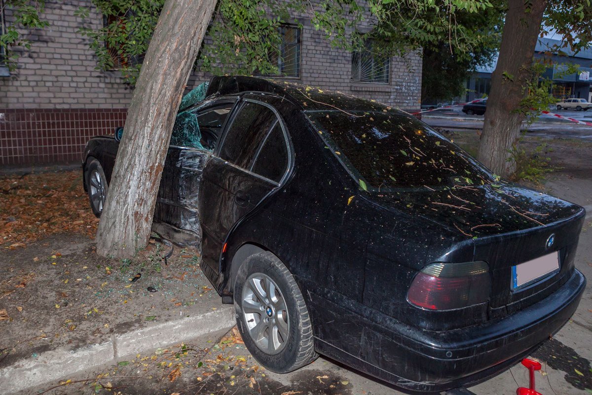 Место происшествия оградили полицейские 