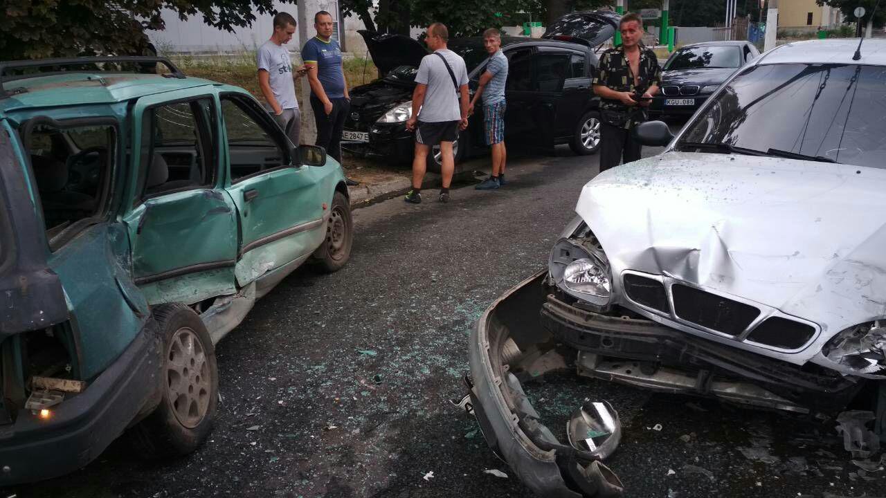 8 сентября в 7:40 на улице Марии Лисиченко, возле заправки ОККО, произошло тройное ДТП 8 сентября в 7:40 на улице Марии Лисиченко, возле заправки ОККО, произошло тройное ДТП
