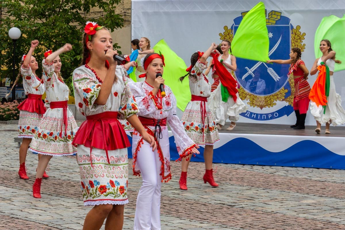 Мероприятие открыли детские коллективы