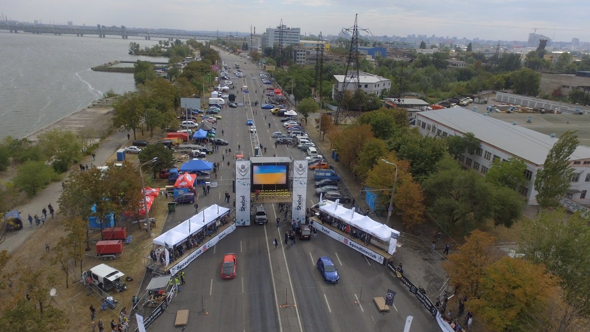 В связи с мероприятием часть набережной перекрыли В связи с мероприятием часть набережной перекрыли