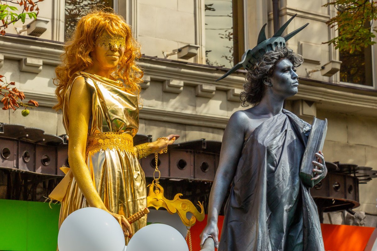 Потрясающие костюмы