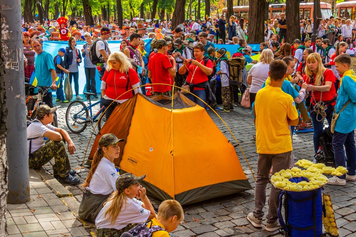 Палатку несли все мероприятие