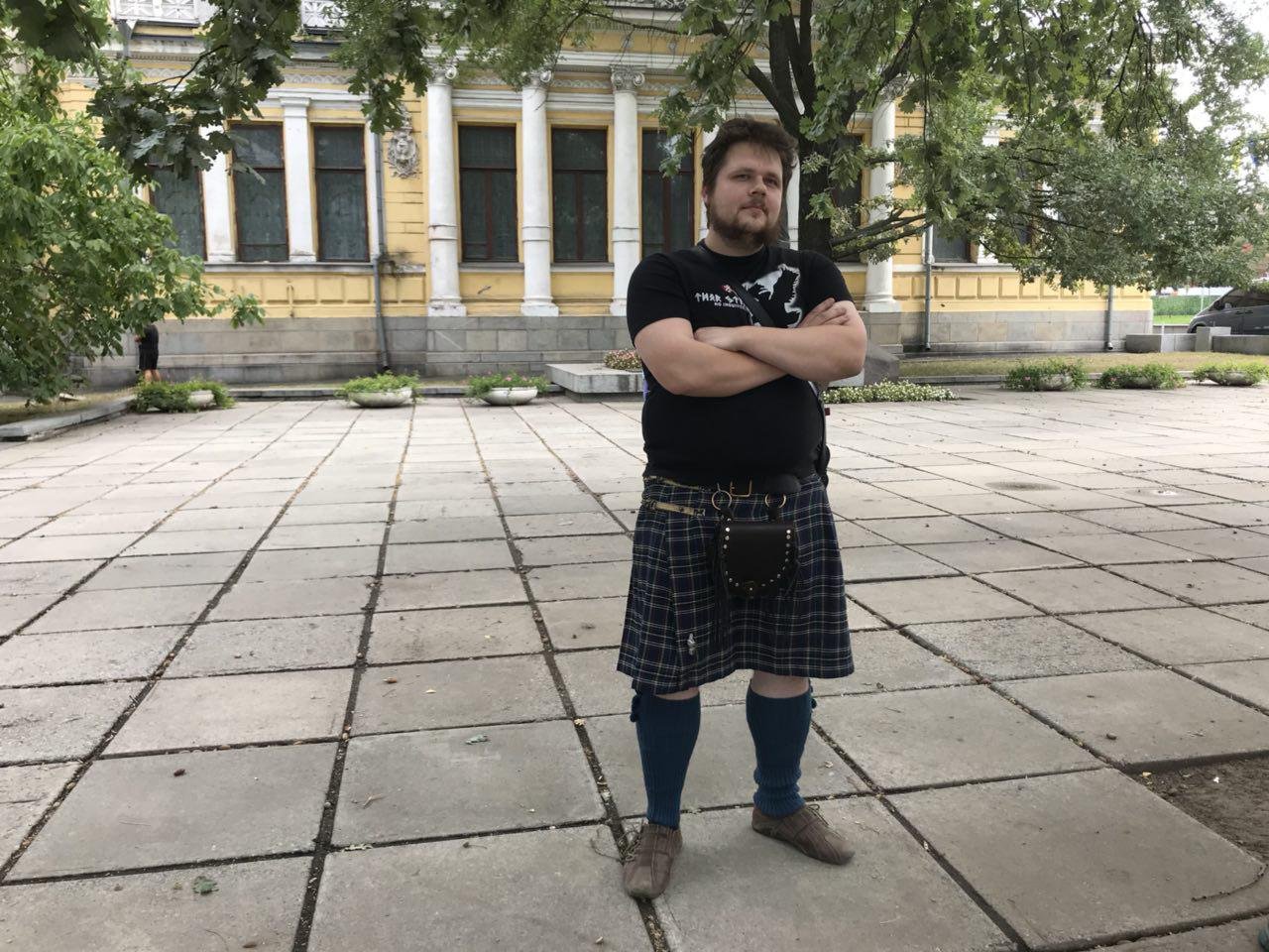 На День города возле Исторического музея стартовал парад шотландских килтов